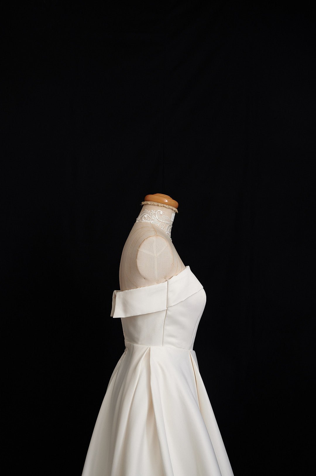 24 A/W 極簡素緞平口馬甲拖擺禮服 - 裁縫莊訂製工作室